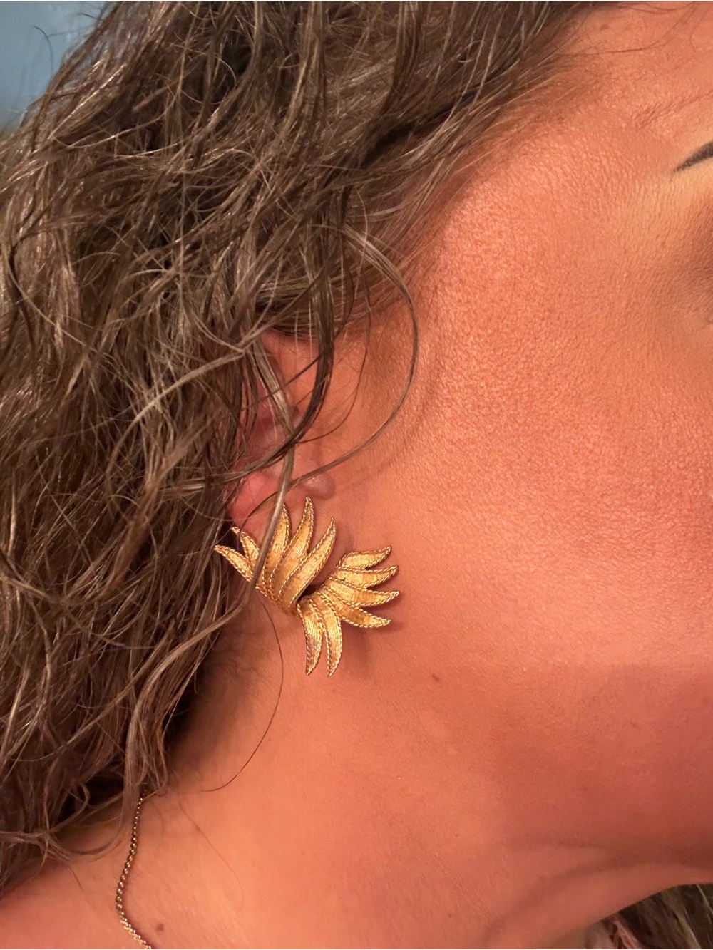 Vintage Boucher Leaf Gold Tone Bracelet and Statement Clip-On Earrings - Picture 10 of 13